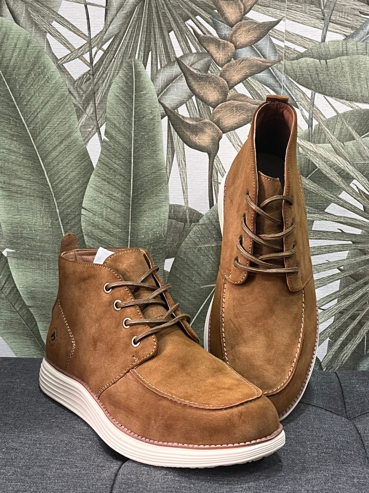 Bota de piel de ante.